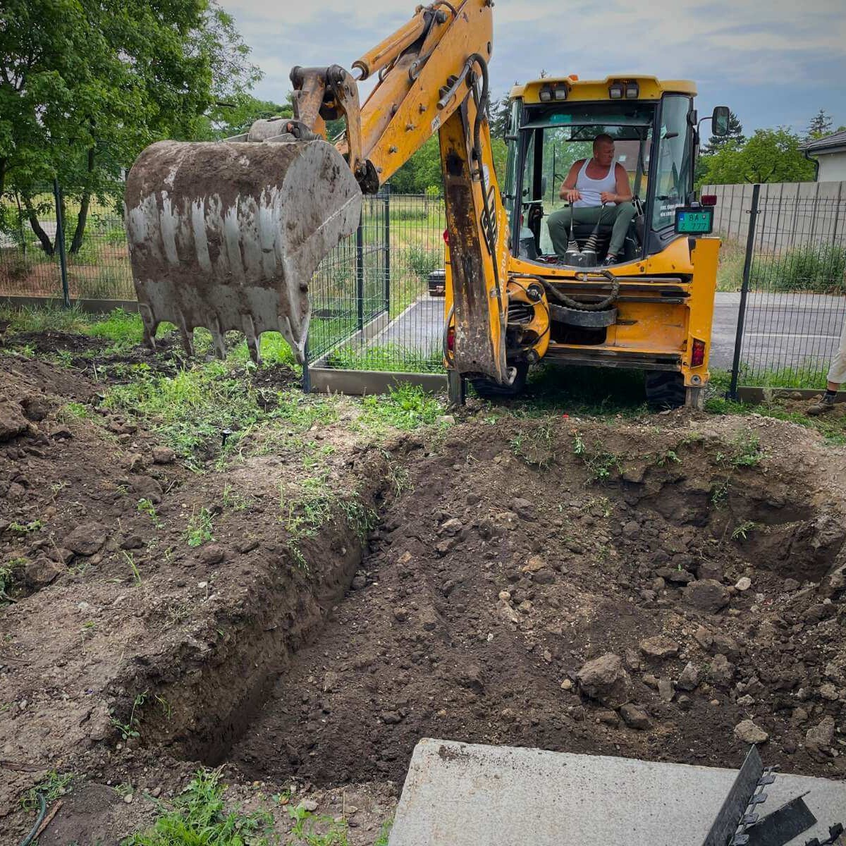 Výkop v záhrade od Dream Garden – zemné práce a úprava terénu pred realizáciou záhradných prvkov