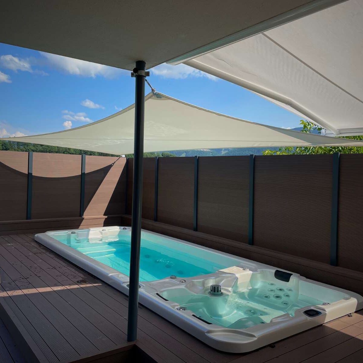Vírivka v modernej záhrade od Dream Garden – exteriérový wellness prvok pre relaxáciu
