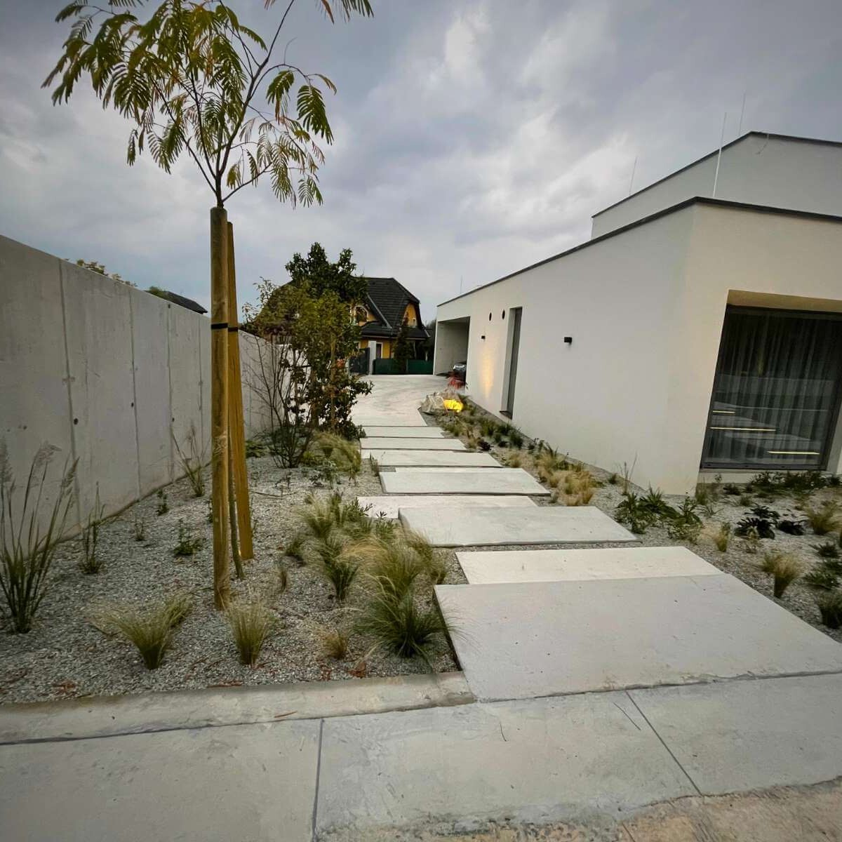 Modern concrete stairs in the exterior from Dream Garden