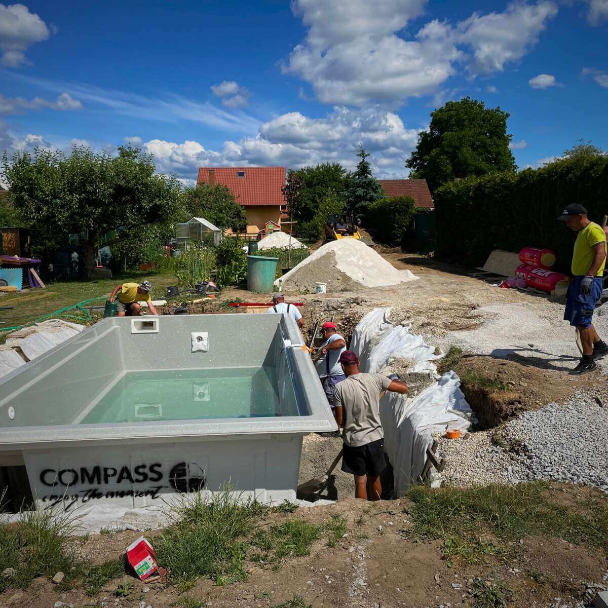 Realization of a modern swimming pool in the garden by Dream Garden - custom design, excavation, construction and complete installation of the pool