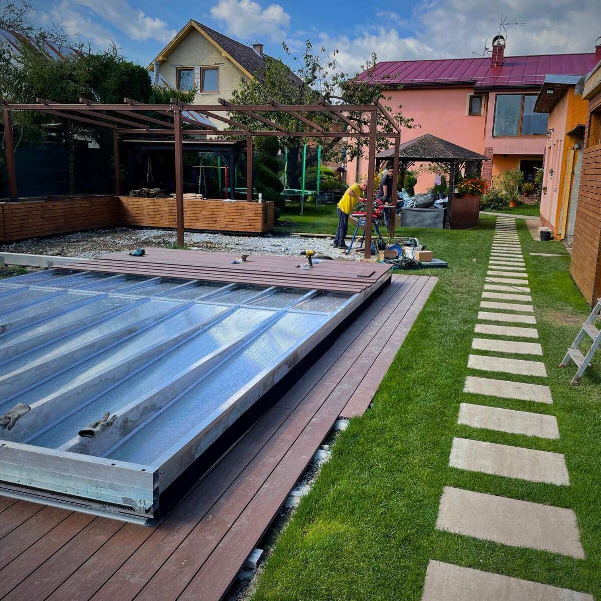 Implementation of a modern pool cover from Dream Garden - safe and aesthetic movable pool cover