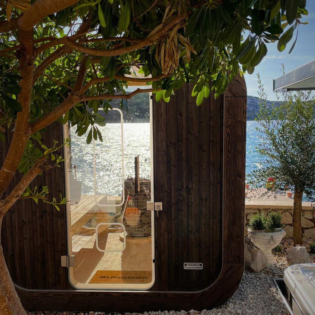 Exteriérová sauna na ostrove Pag od Dream Garden – moderný wellness exteriér so Sanika Group.