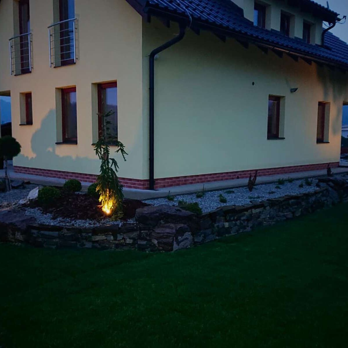 dizajn Osvetlenie záhrady vo Varíne od Dream Garden