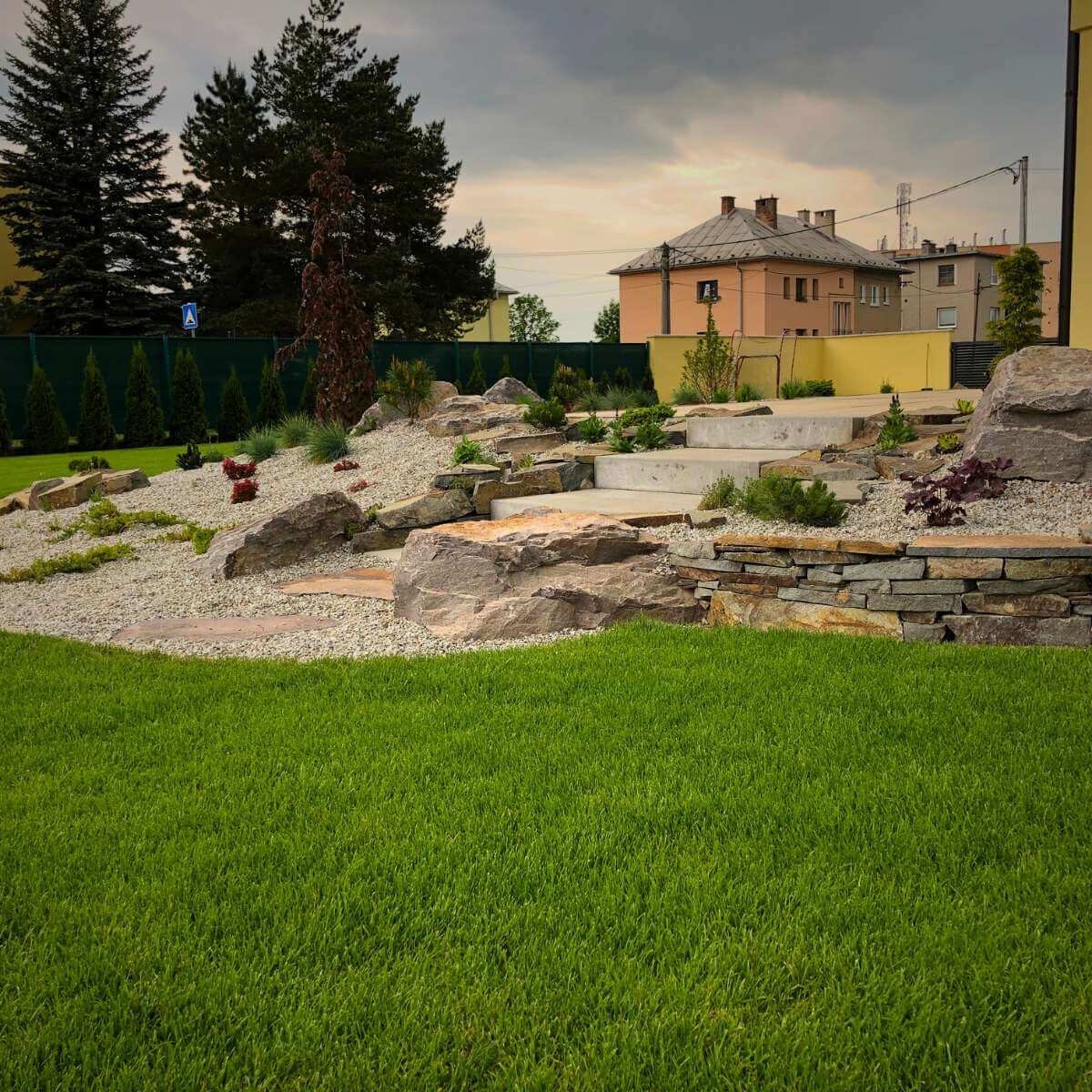 Záhrada so skalkou od Dream Garden – moderný záhradný dizajn s výsadbou okrasných rastlín