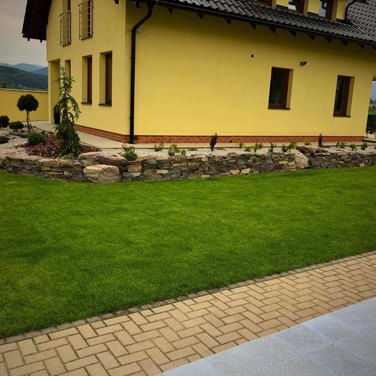 Final garden by Dream Garden – professional garden design with landscaped terrain, planting of ornamental plants, automatic irrigation, lighting