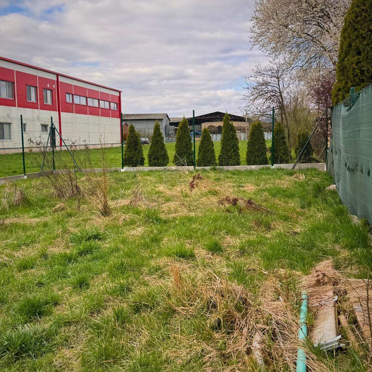 Condition of the garden or exterior before implementation by Dream Garden - undeveloped land, original terrain and preparation for a comprehensive transformation of the space.